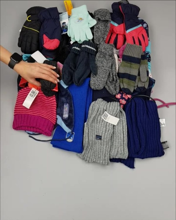 Фотография  788 - Шапки, шарфы, перчатки детские СТОК#3 кг, ЛОТ №2452 оптом в Оренбурге и Оренбургской области