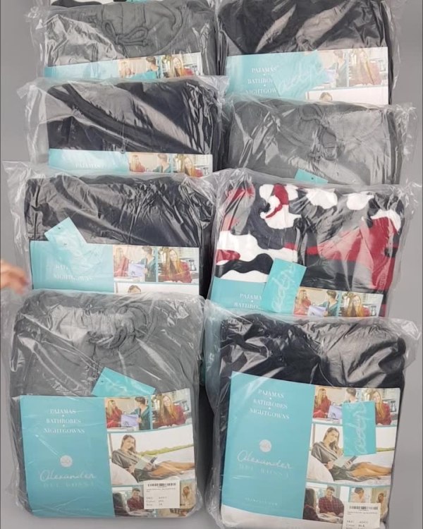 Фотография  715 - Халаты, комбинезоны (семейный) СТОК CAN#10 кг, ЛОТ №4449 оптом в Оренбурге и Оренбургской области