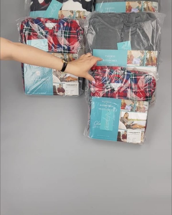 Фотография  919 - Халаты, комбинезоны (семейный) СТОК CAN#10 кг, ЛОТ №4451 оптом в Оренбурге и Оренбургской области