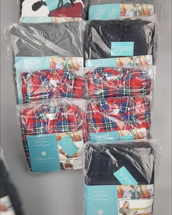 Фотография  998 - Халаты, комбинезоны (семейный) СТОК CAN#10 кг, ЛОТ №4452 оптом в Оренбурге и Оренбургской области