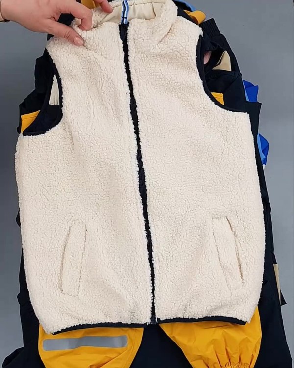 Фотография  844 - Верхняя одежда TCM kids 074#7 кг, ЛОТ №6681 оптом в Оренбурге и Оренбургской области