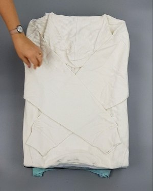 Фотография  990 - HOODIE CAN 084#10 кг, ЛОТ №7034 оптом в Оренбурге и Оренбургской области