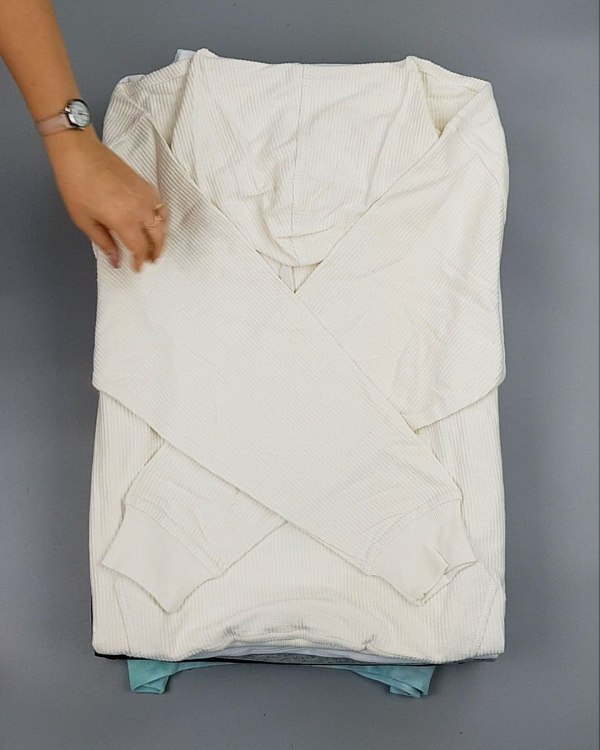 Фотография  460 - HOODIE CAN 084#10 кг, ЛОТ №7034 оптом в Оренбурге и Оренбургской области