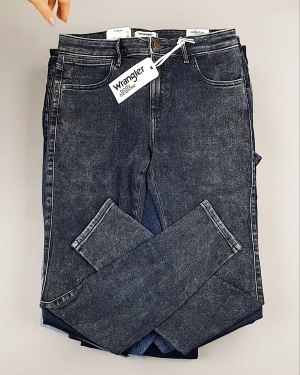 Фотография  679 - Джинсы WRANGLER м/ж#8,1 кг, ЛОТ №7011 оптом в Оренбурге и Оренбургской области