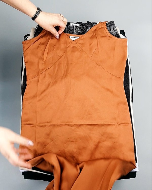 Фотография  776 - Bestseller Summer mix 104#15 кг, ЛОТ №7493 оптом в Оренбурге и Оренбургской области