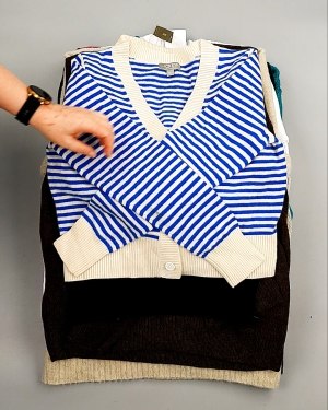 Фотография  251 - Джемпера СТОК CAN 084#7 кг, ЛОТ №7647 оптом в Оренбурге и Оренбургской области