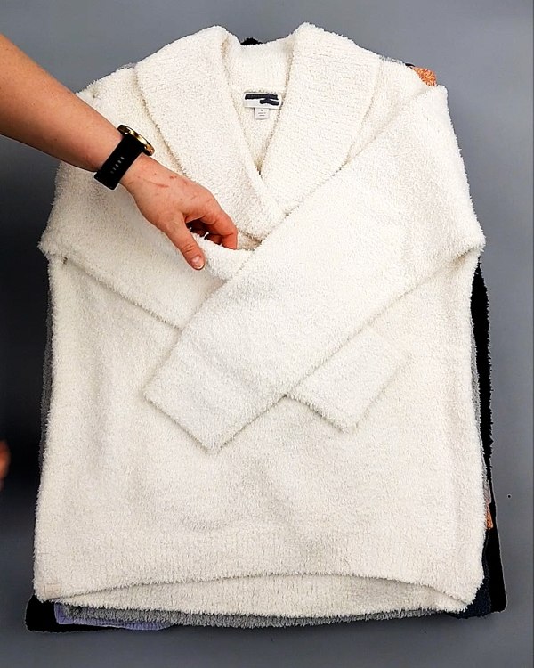 Фотография  358 - Джемпера СТОК CAN 084#7 кг, ЛОТ №7648 оптом в Оренбурге и Оренбургской области