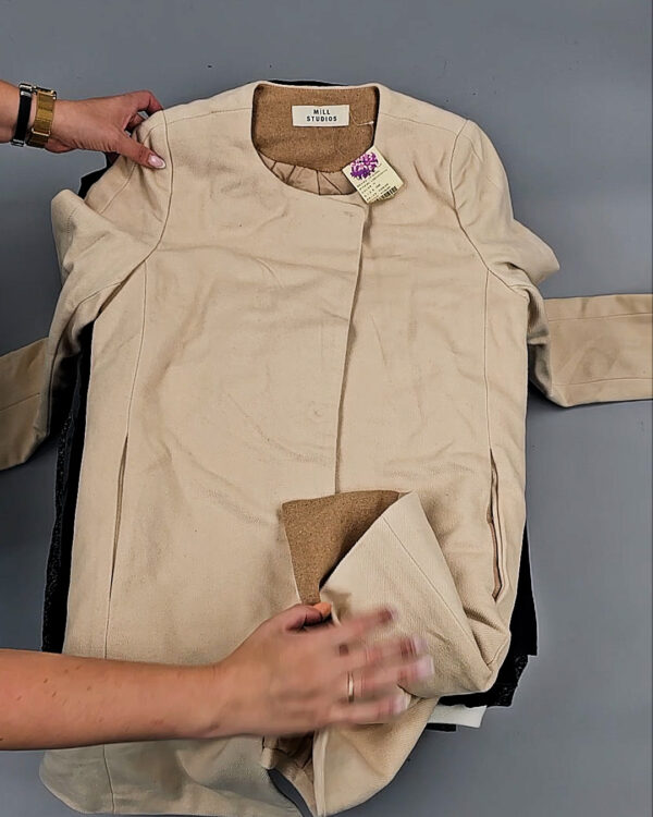 Фотография  714 - Верхняя одежда Корея 085#15 кг, ЛОТ № СТ-9248 оптом в Оренбурге и Оренбургской области